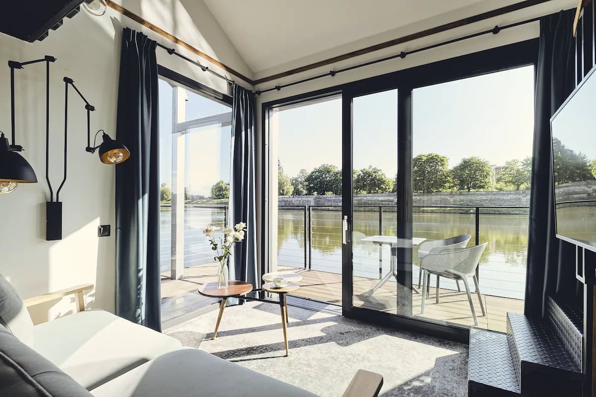New Port Hotel