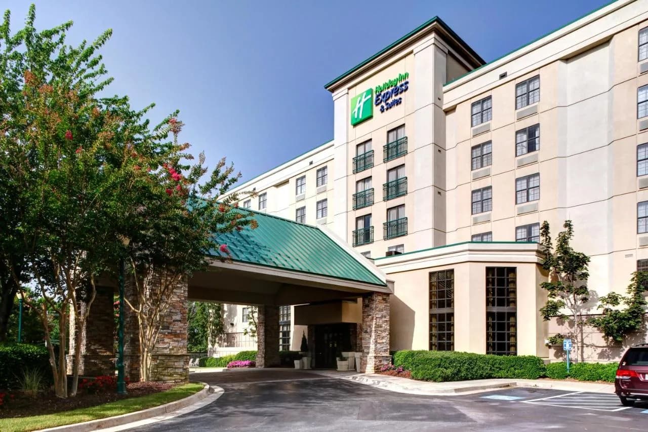 Holiday Inn Express & Suites Atlanta Buckhead an IHG Hotel