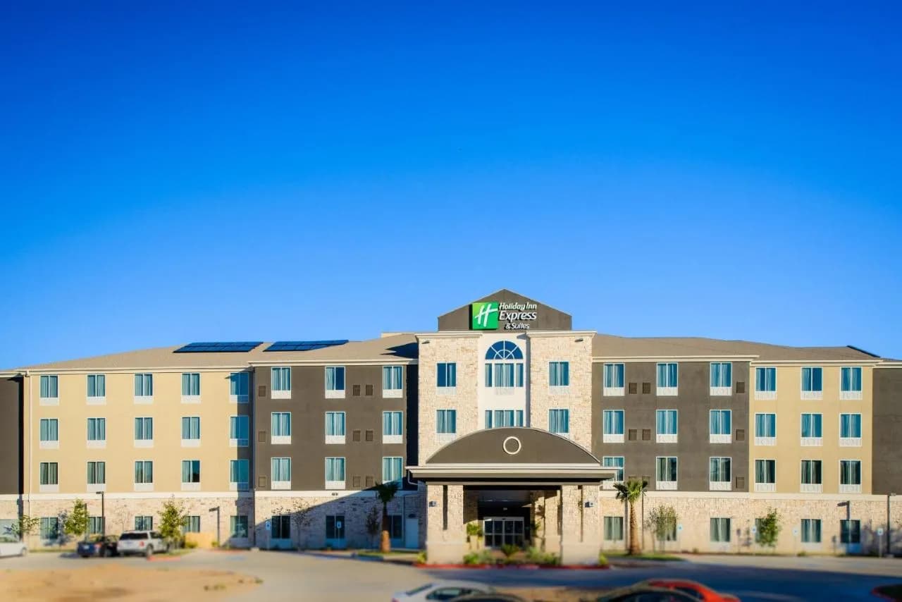 Holiday Inn Express & Suites Austin NW - Arboretum Area an IHG Hotel