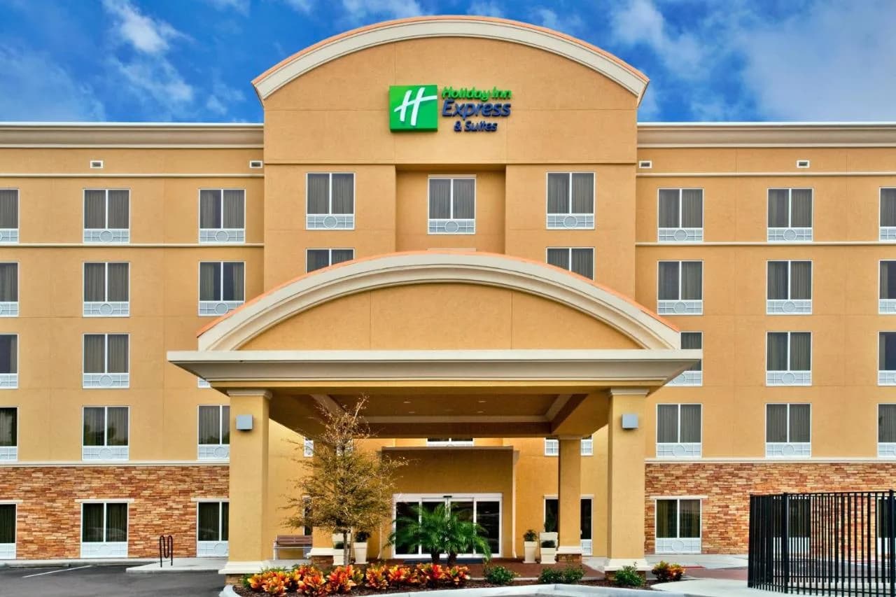 Holiday Inn Express Hotel & Suites Largo-Clearwater an IHG Hotel