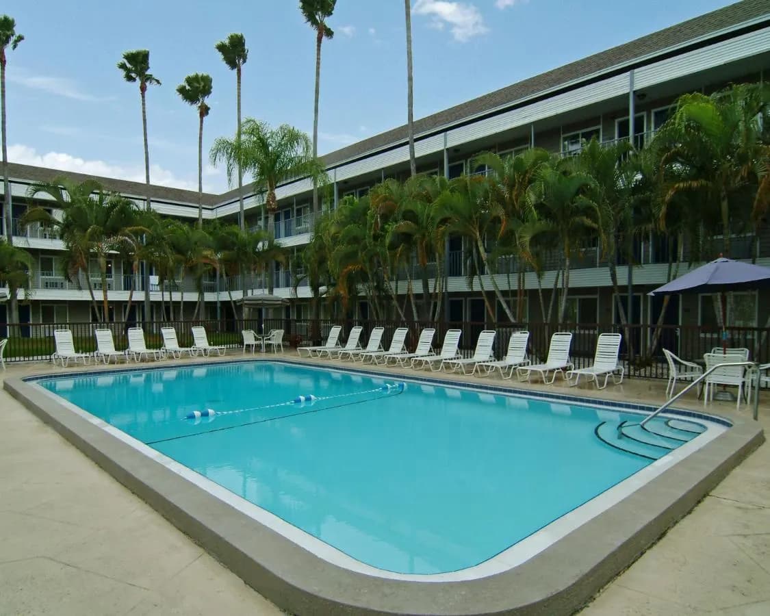 Lantern Inn Suites