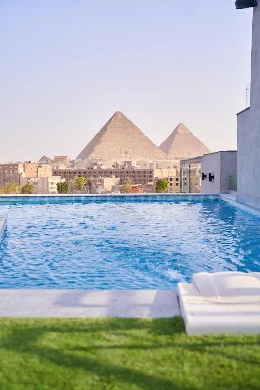 Pyramid Front Hotel